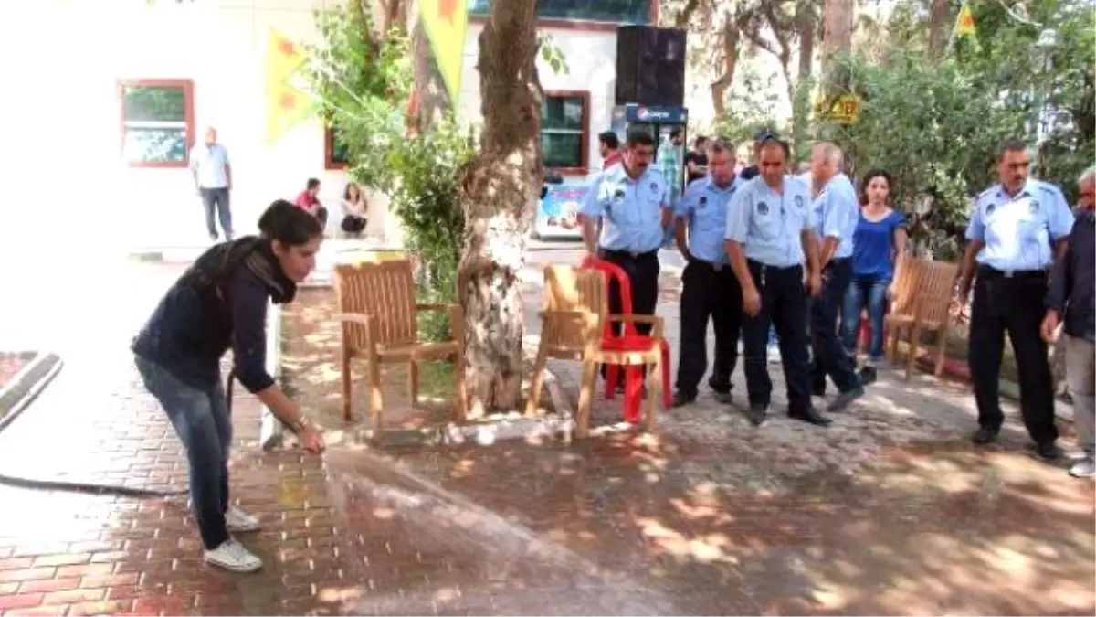 Suruç\'ta Bombalı Saldırıya Sahne Olan Merkezdeki Vahşetin İzleri Temizleniyor