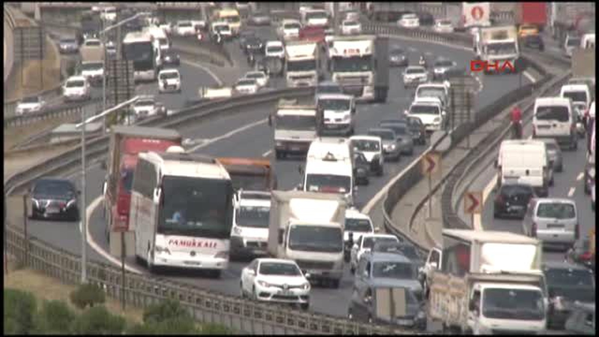 Tem\'de Zincirleme Trafik Kazası: 13 Yaralı