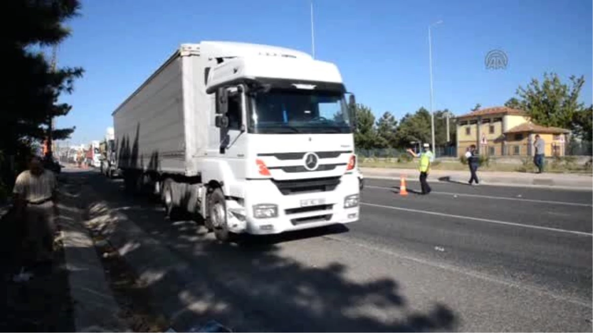 Yolcu Otobüsü Kamyona Arkadan Çarptı: 36 Yaralı