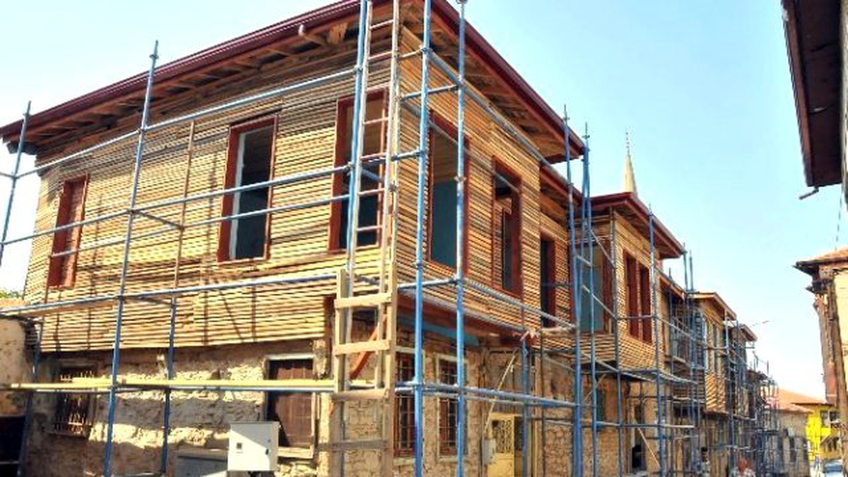 Akşehir\'de Değirmen Sokağın Tarihi Dokusu Yenileniyor