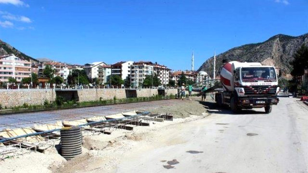 Amasya Belediyesi Yol ve Kaldırım Çalışmalarına Hız Verdi
