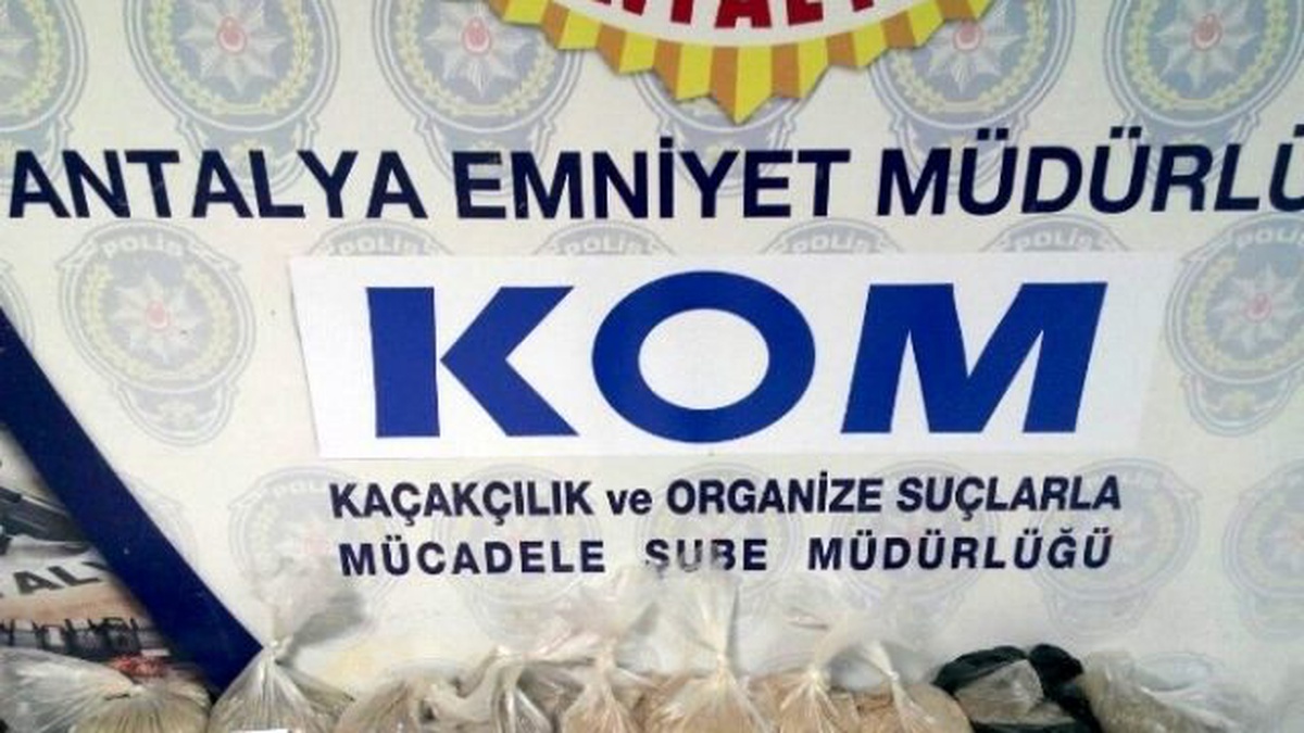 Antalya\'da Uyuşturucu Operasyonu: 3 Kişi Tutuklandı
