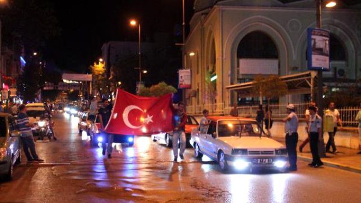 Bandırma\'da Teröre Lanet