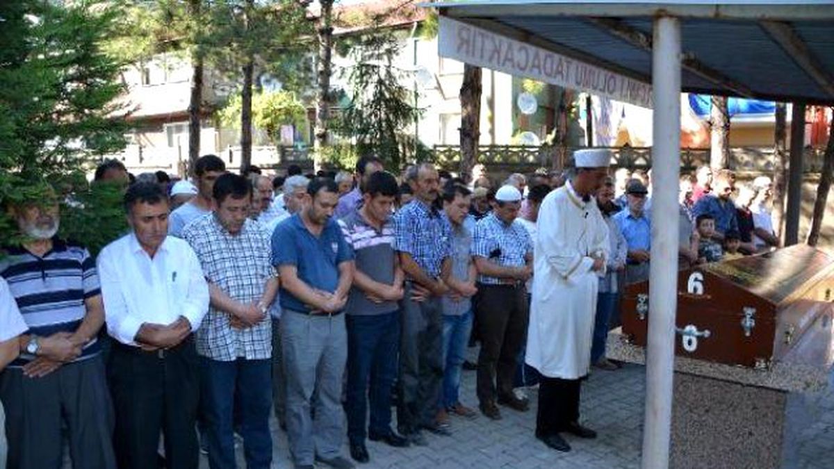 Akıma Kapılarak Ölen Sarıkaya\'nın Cenazesi Toprağa Verildi