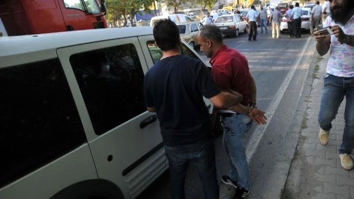 Bomba Yüklü Olduğu İddia Edilen Araç Polisi Teyakkuza Geçirdi