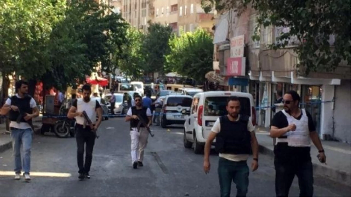Diyarbakır\'da Polis Ekibine Silahlı Saldırı: 1 Polis Şehit 1 Yaralı