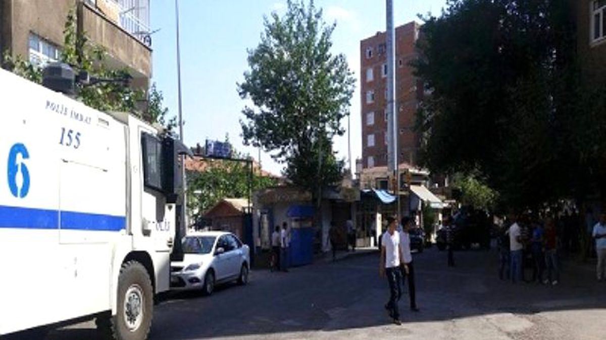 Diyarbakır\'da Polise Silahlı Saldırı: 1 Şehit 1 Ağır Yaralı