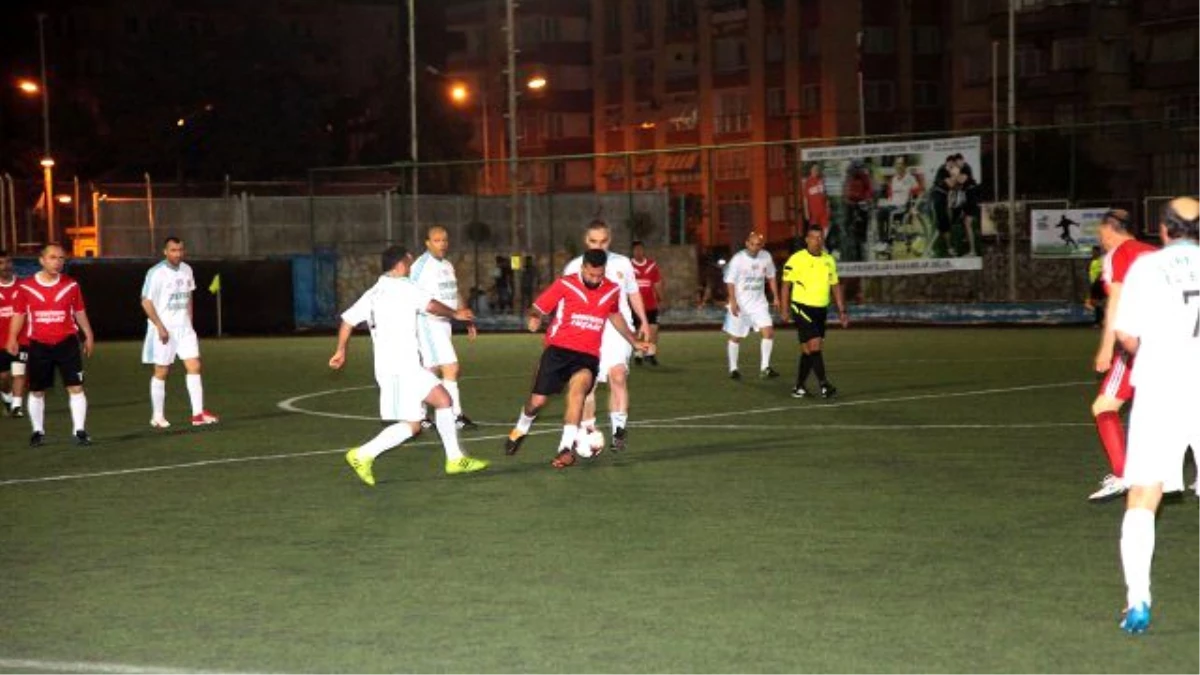 Erhan Aksay Futbol Turnuvası\'nda Final Maçı Heyecanı