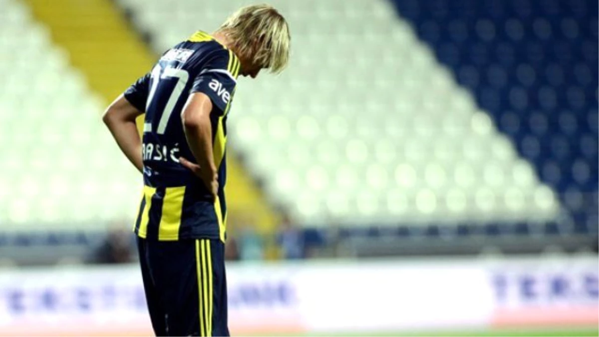 Fenerbahçe, Holmen ve Krasic\'e Lisans Çıkarmadı