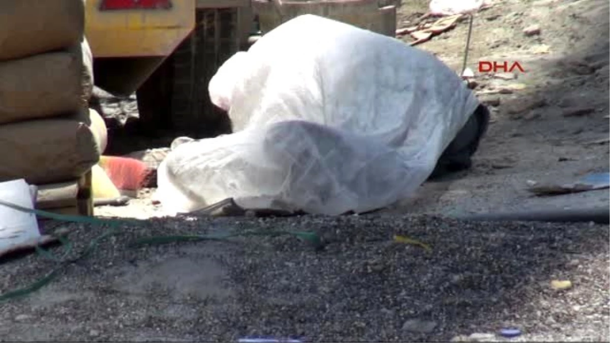 Gaziantep\'te İnşaat İskelesi Çöktü! 2 Kişi Öldü, 4 Kişi Yaralandı