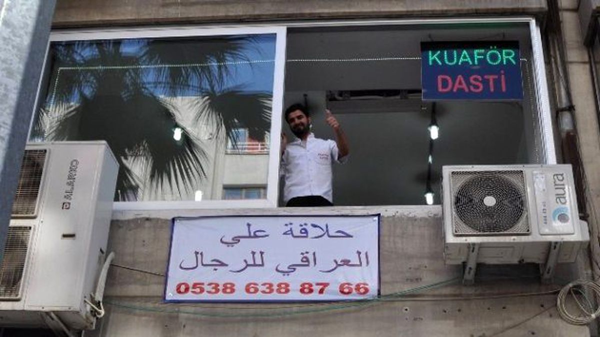 Iraklı Berber Tabelasını Arapça Yazdırdı
