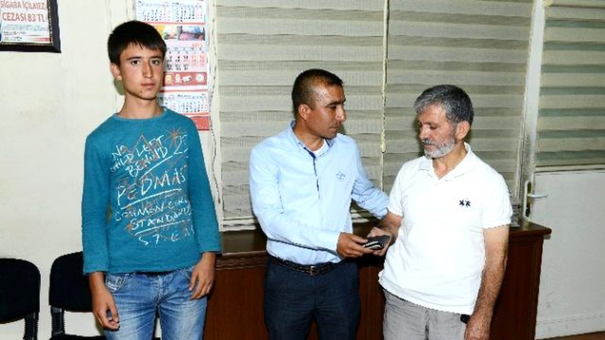 İşsiz Genç, Düğün Salonunda Bulduğu Cüzdanı Sahibine Teslim Etti
