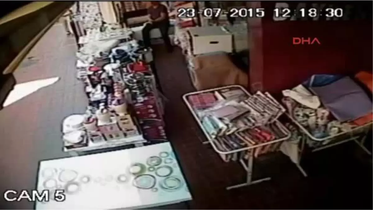 İzmir\'de Köpek 3 Buçuk Yaşındaki Çocuğun Kulağını Parçaladı