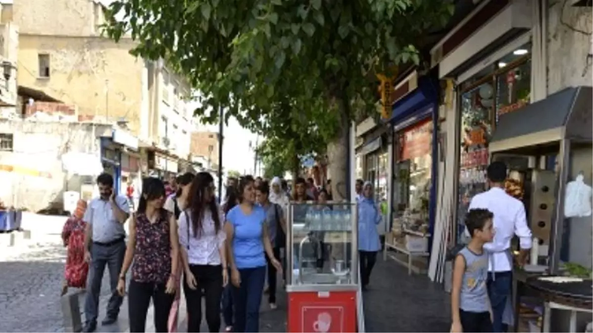 Kadınlar Kaldırım İşgaline Karşı Harekete Geçti