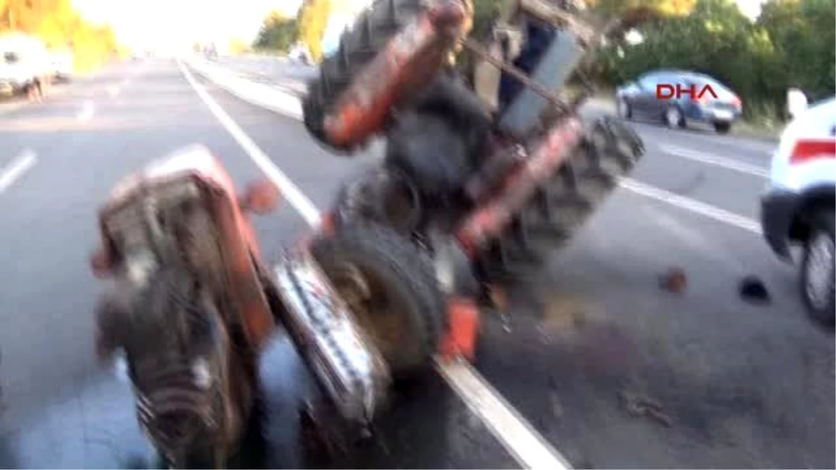 Keşan Otomobilin Çarpıp İkiye Böldüğü Traktörün Sürücüsü Öldü