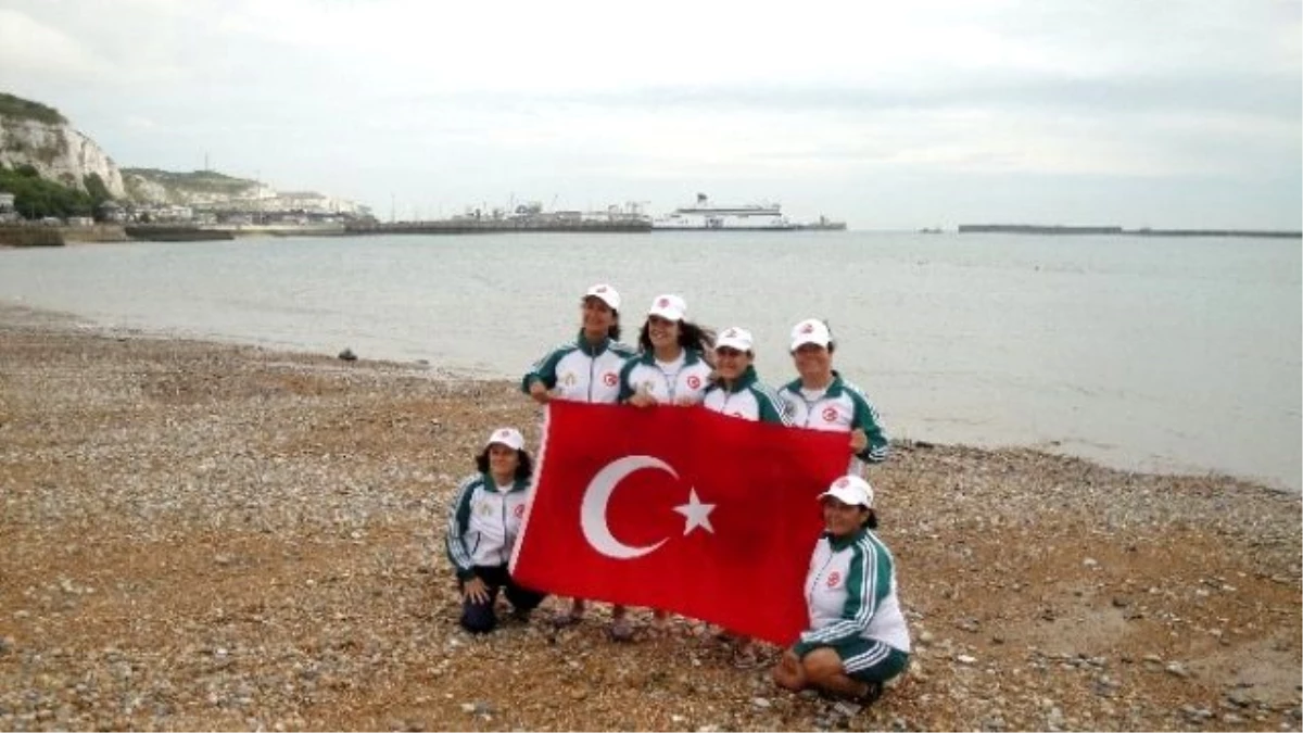 Manş Denizi\'ni Geçen İlk Kadın Türk Takımı Oldular