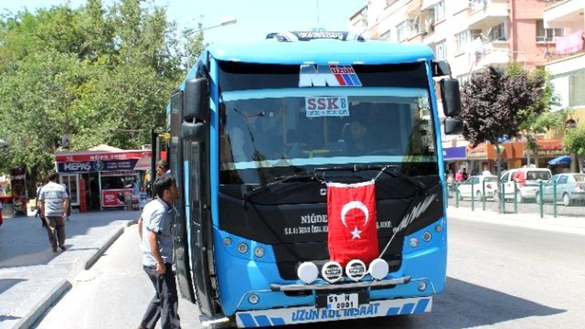 Niğde\'de Özel Halk Otobüsü Şoförleri Şehitlerini Unutmadı