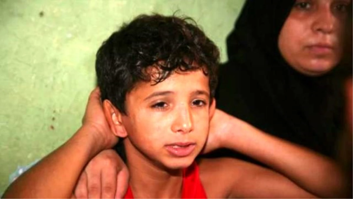O Suriyeli Çocuk, Mendil Satmaya Devam Edecek (2)