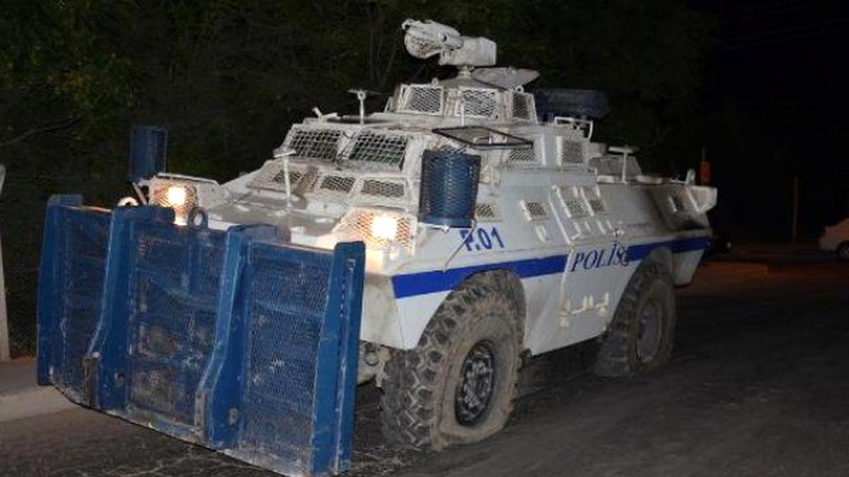 Tarsus\'ta Olaylı Gece: 6\'sı Polis 11 Kişi Yaralandı