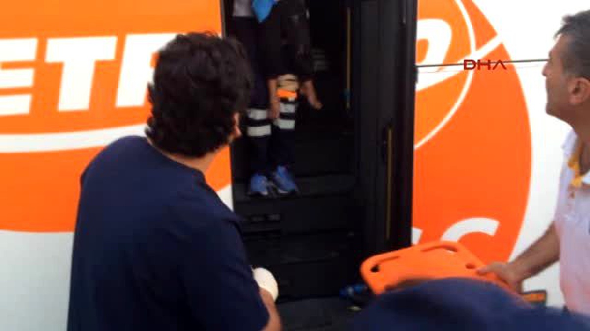 Tokat - Patates Yüklü Kamyon, Yolcu Otobüsüne Çarptı: 10 Yaralı