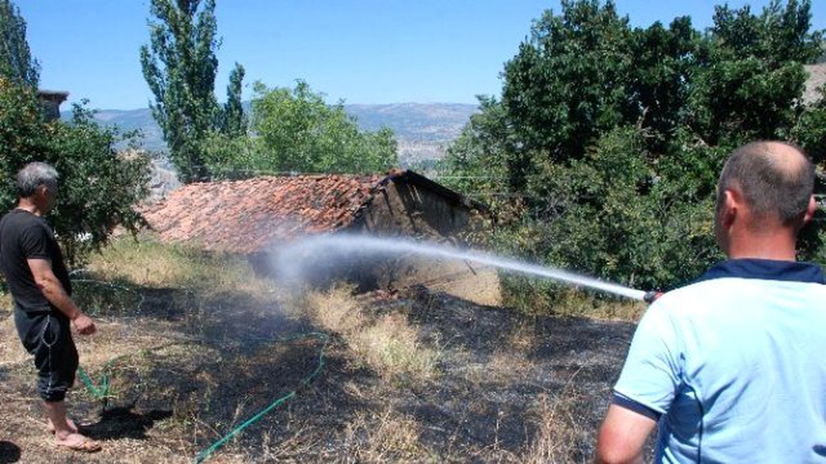 Tokat\'ta Ot Yangını Mahalle Sakinlerini Korkuttu