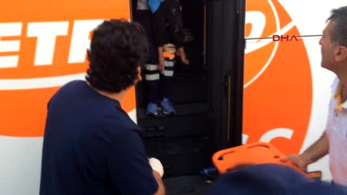 Tokat\'ta Yolcu Otobüsü ile Kamyon Çarpıştı: 10 Yaralı