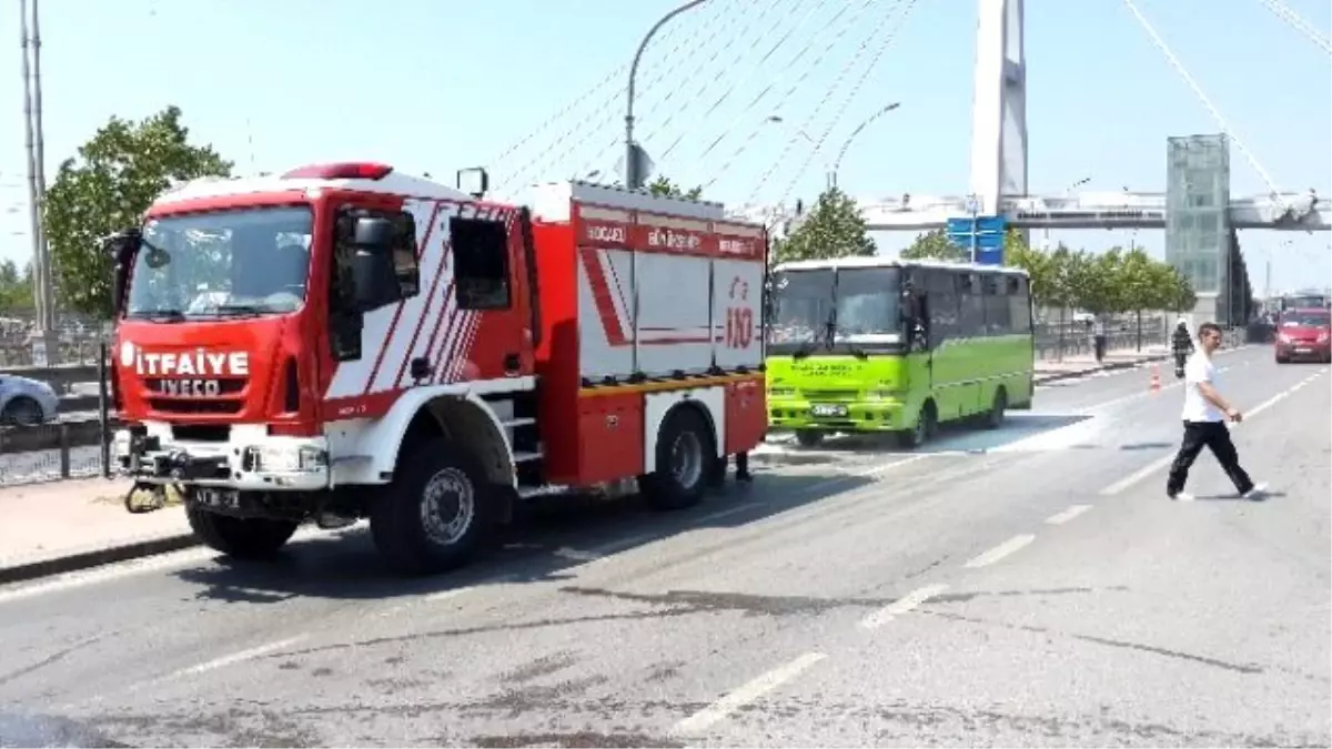 Yolcu Dolu Otobüste Çıkan Yangın Korkuttu