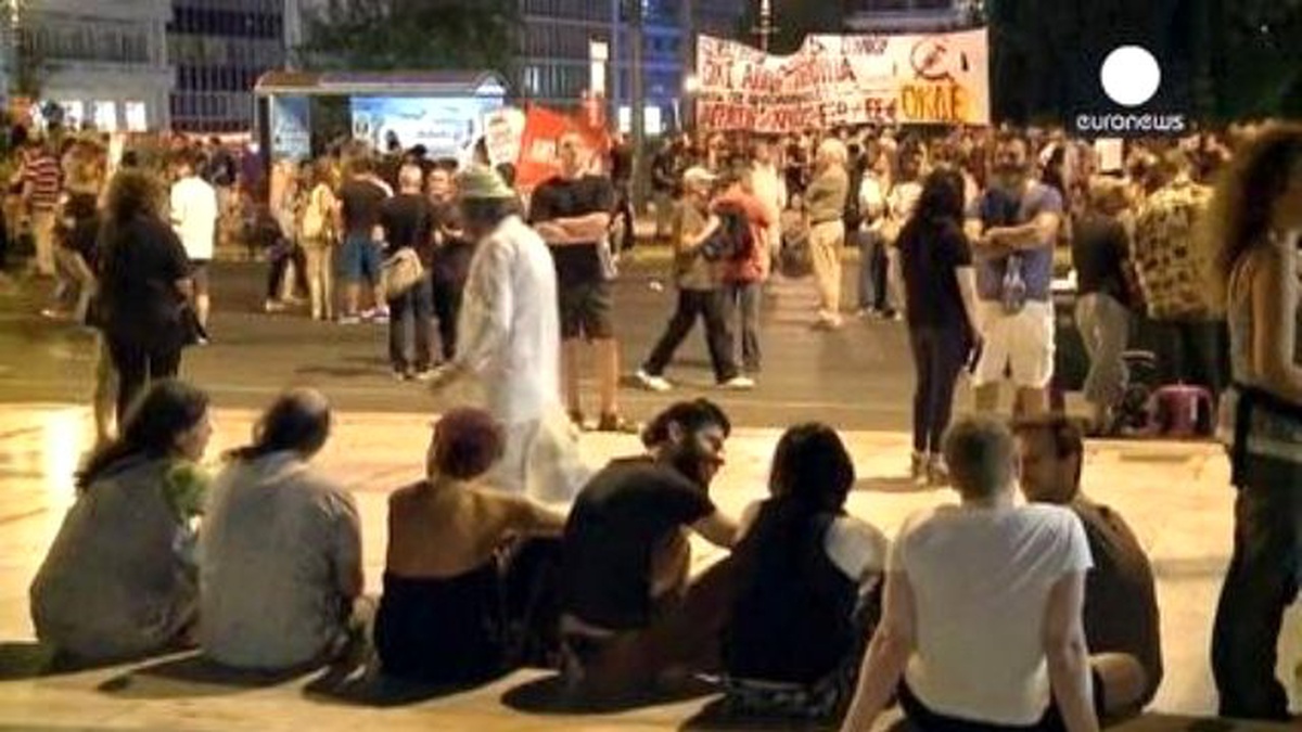 Yunan Halkı Kemer Sıkma Politikalarını Protesto Etti