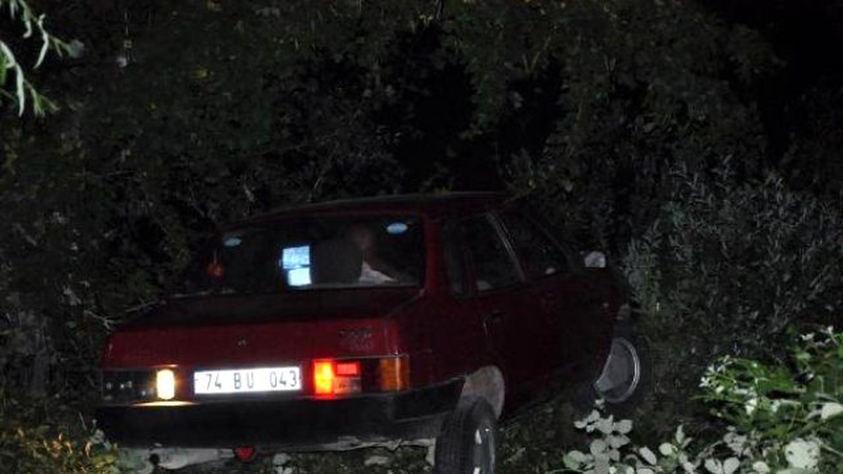 Alkollü Sürücü, Geri Yerine İleri Gidince Yamaçtan Uçtu
