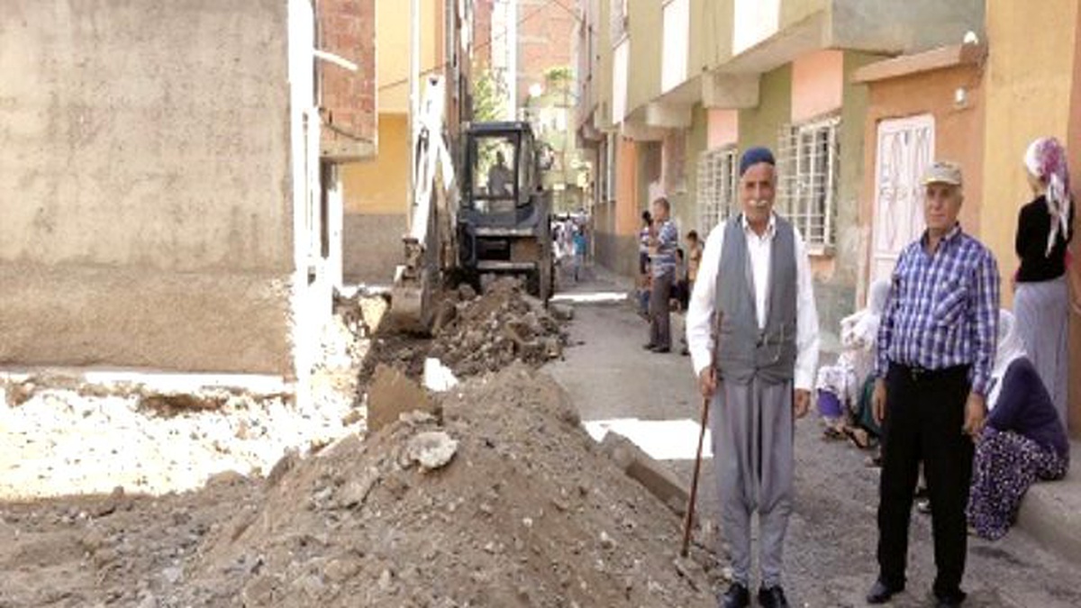 Bağlar\'da Parke Taşı Döşeme Tam Hız, Vatandaş Memnun