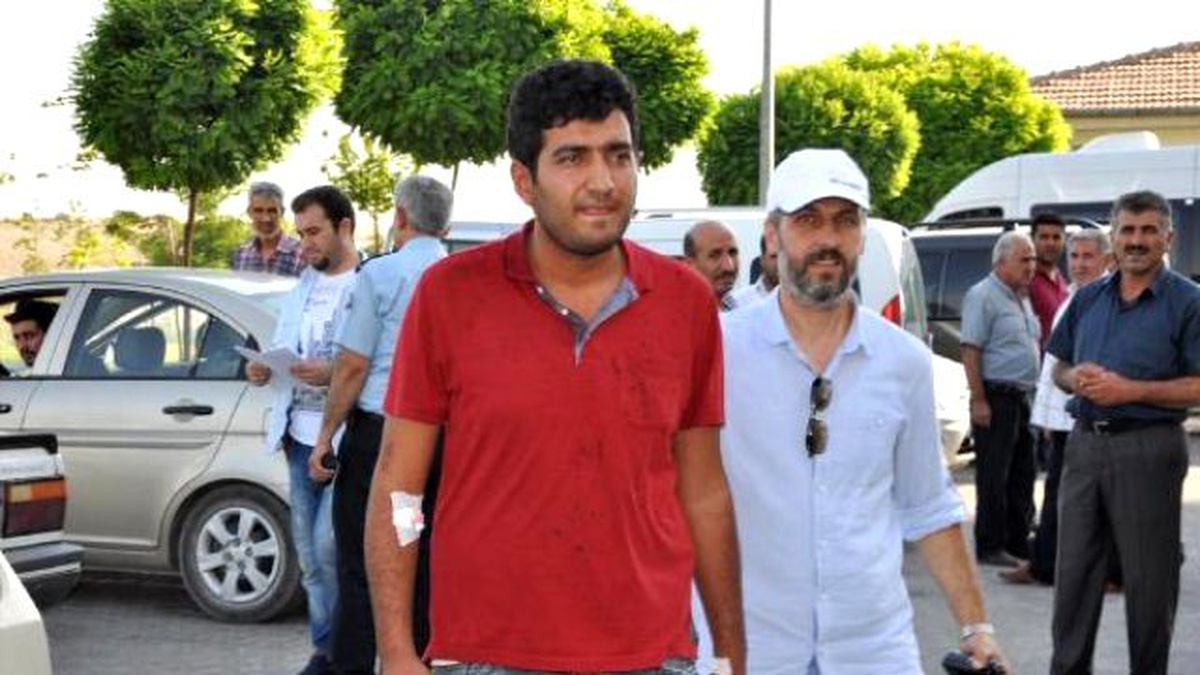 Besni\'de Minibüsçülerin Yolcu Kavgası: 2 Yaralı