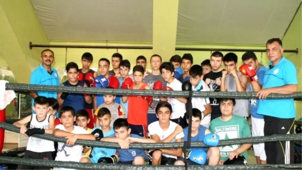 Boks İl Spor Merkezine Yoğun İlgi