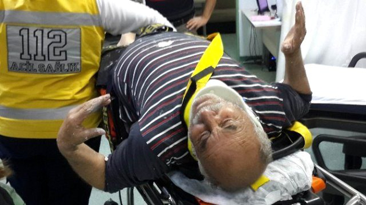 Boya Yaparken Düşen Yaşlı Adam Hastanelik Oldu