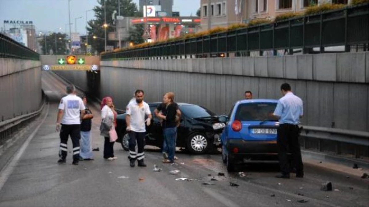 Bursa\'da Zincirleme Kaza: 3 Yaralı