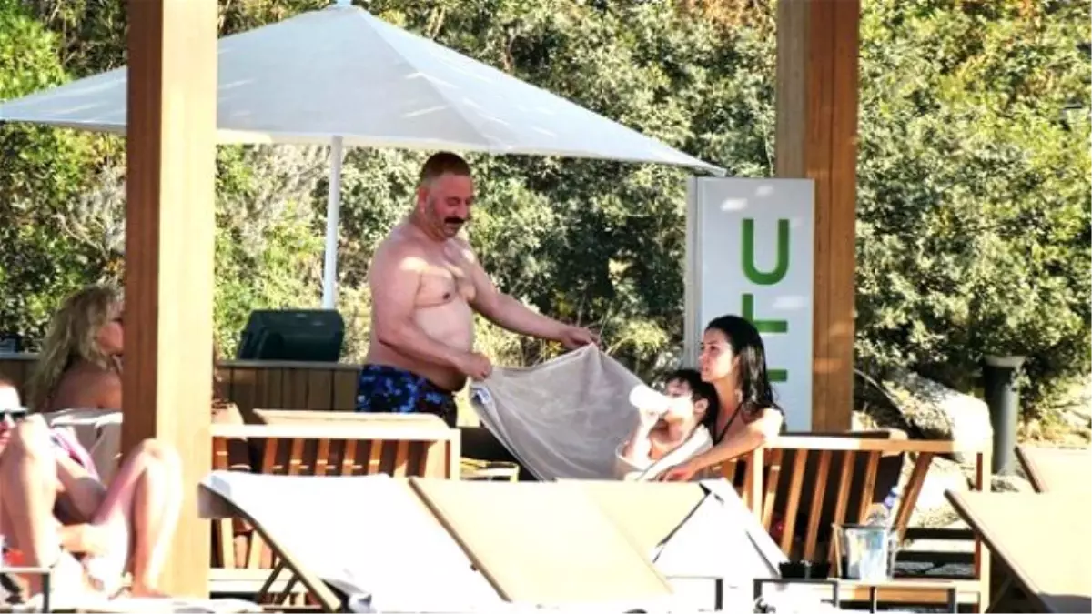 Cem Yılmaz Aşırı Kilolarıyla Dikkat Çekti