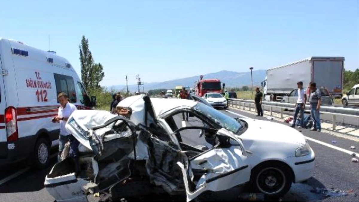 Çorum\'da Trafik Kazası: 2 Ölü 1 Yaralı