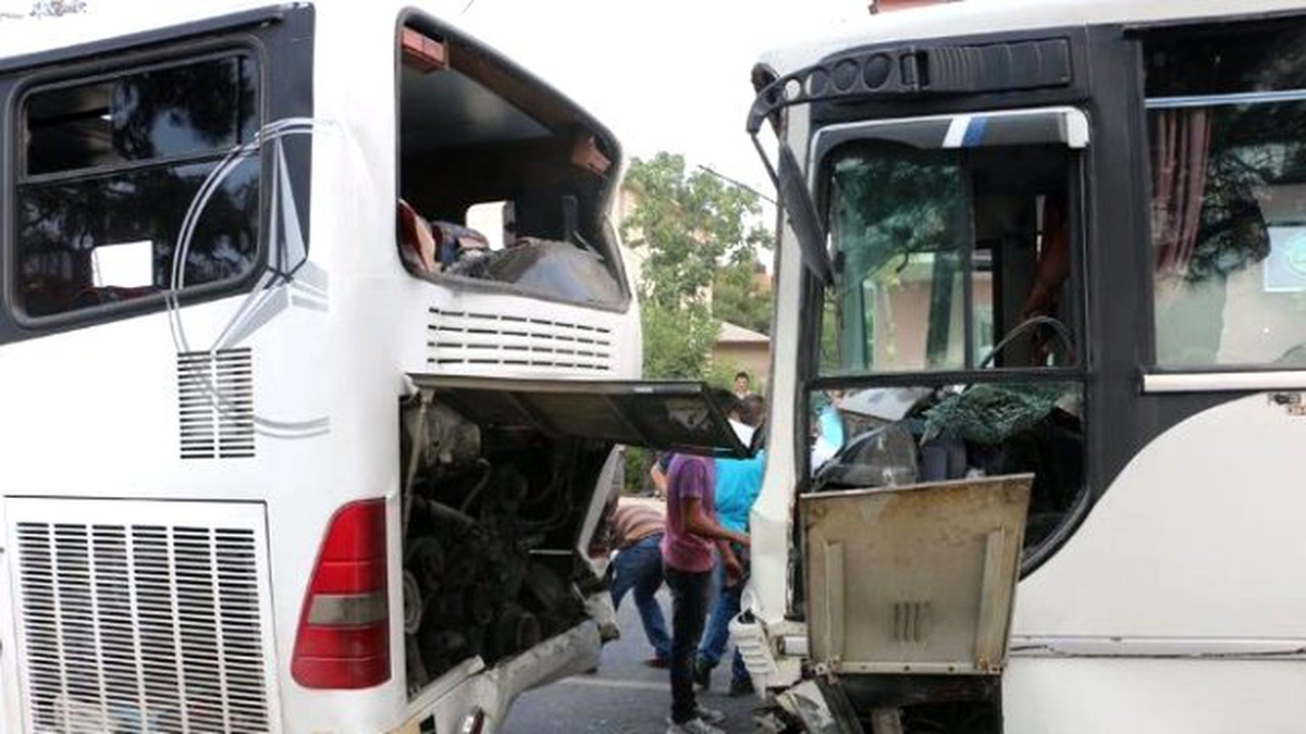Denizli\'de Otobüsler Kaza Yaptı: 7 Yaralı