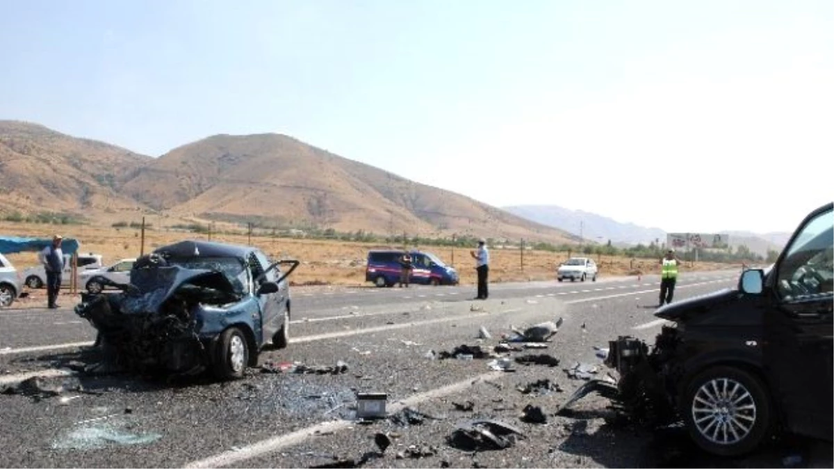 Elazığ\'da Trafik Kazası: 3 Ölü, 2 Yaralı