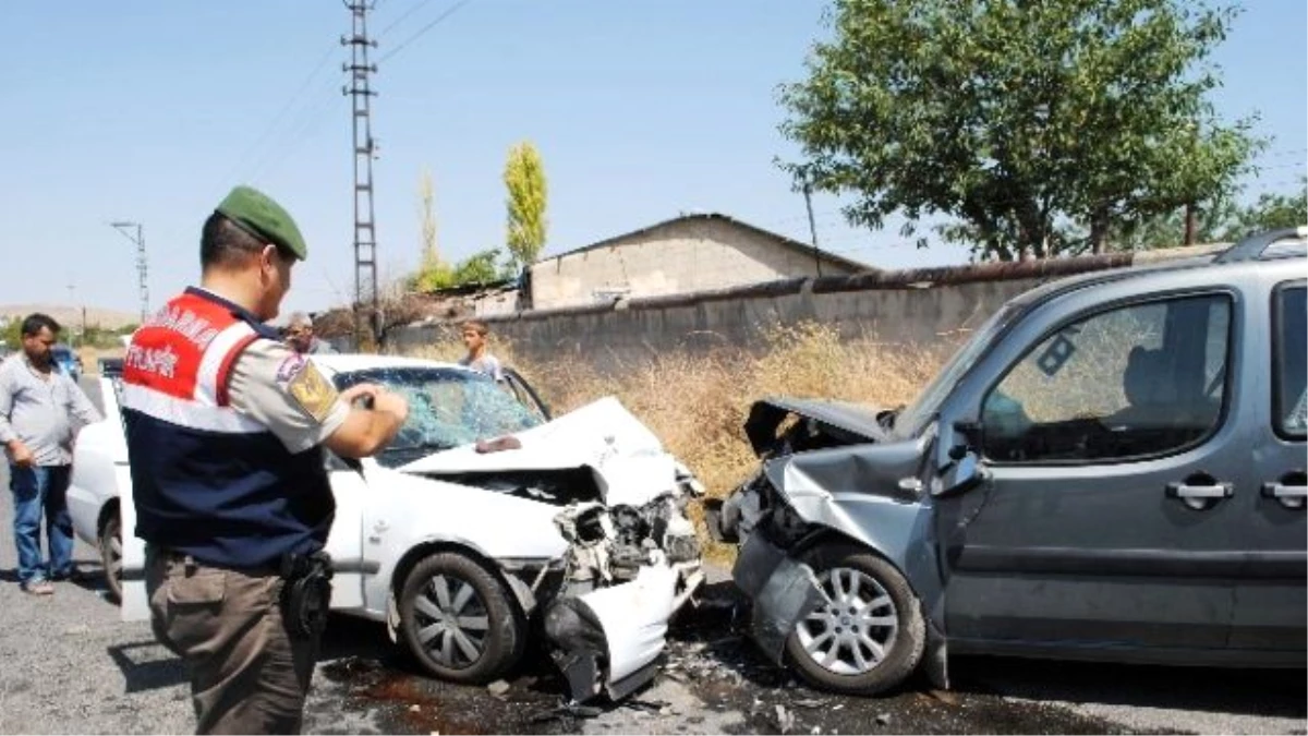 Elazığ\'da Trafik Kazası: Altı Yaralı