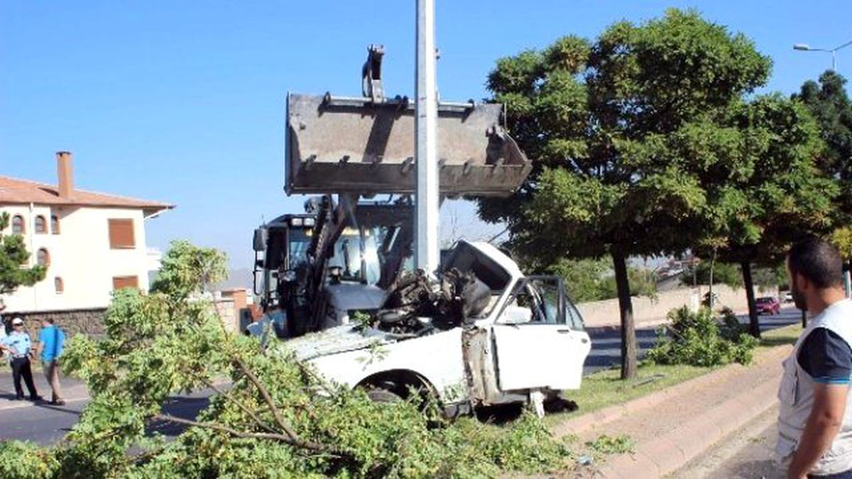Kağıt Gibi Katlanan Otomobilden Sağ Çıktılar