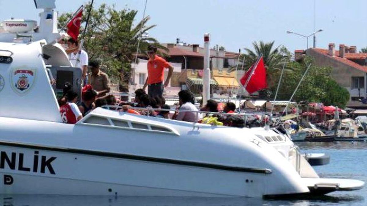Küçükkuyu\'da 3 Operasyonda 158 Kaçak Yakalandı