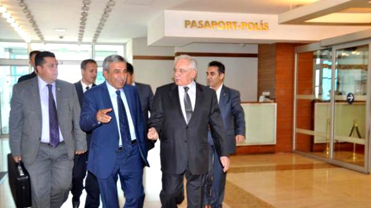 Milli Savunma Bakanı Vecdi Gönül İstanbul\'da