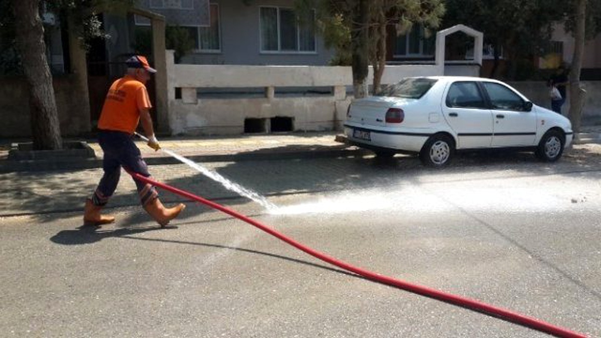 Orhangazi Caddeleri Yıkanıyor