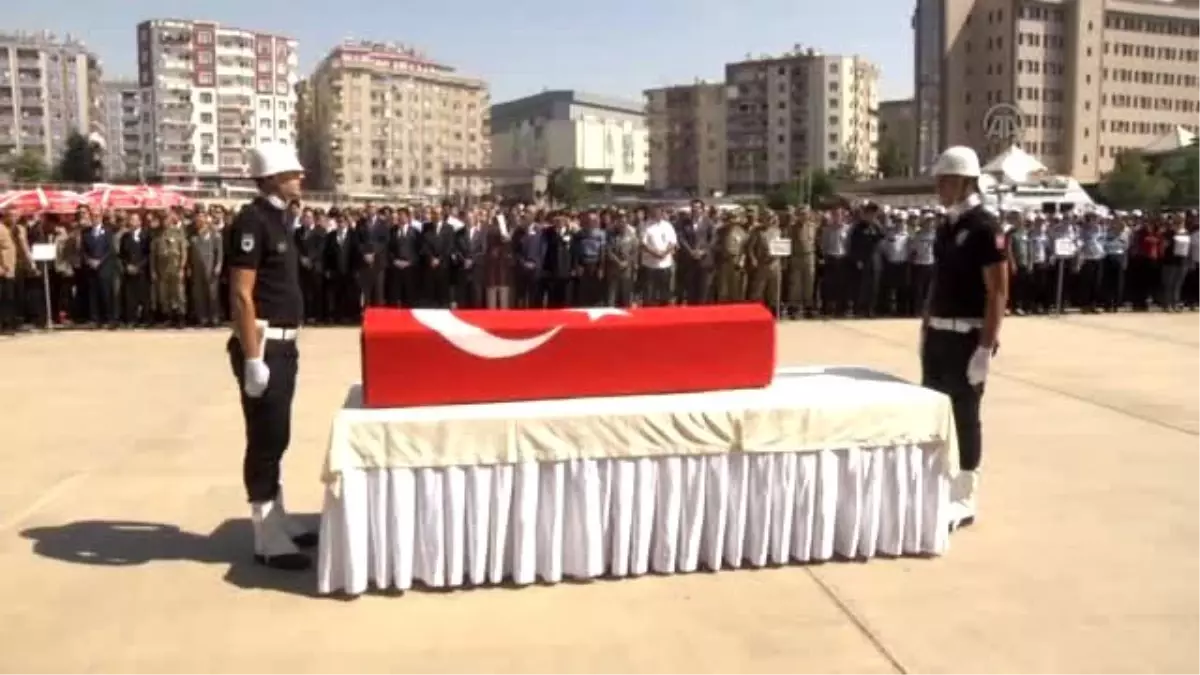 Şehit Polis Aydın Son Yolculuğuna Uğurlanıyor - Mehdi Eker