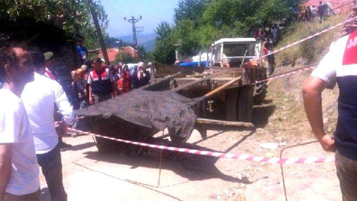 Traktörden Düşen Kadın Öldü, Oğlu Yaralandı