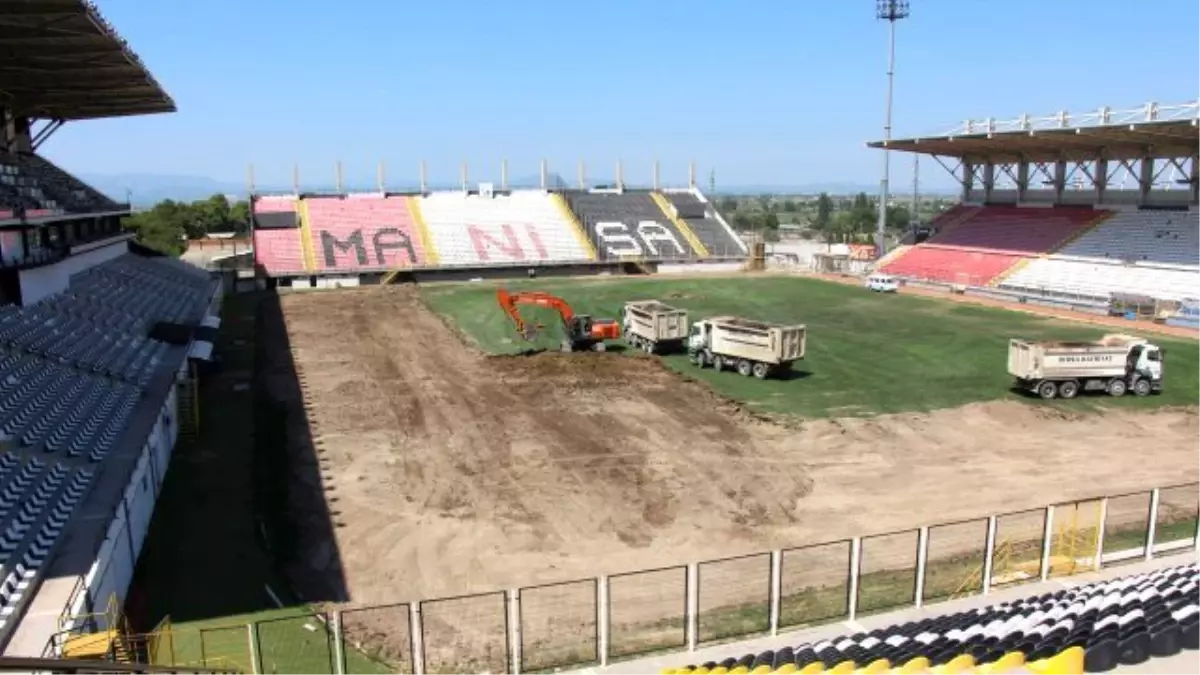 Vali Bektaş 19 Mayıs Stadyumu\'nda İncelemelerde Bulundu