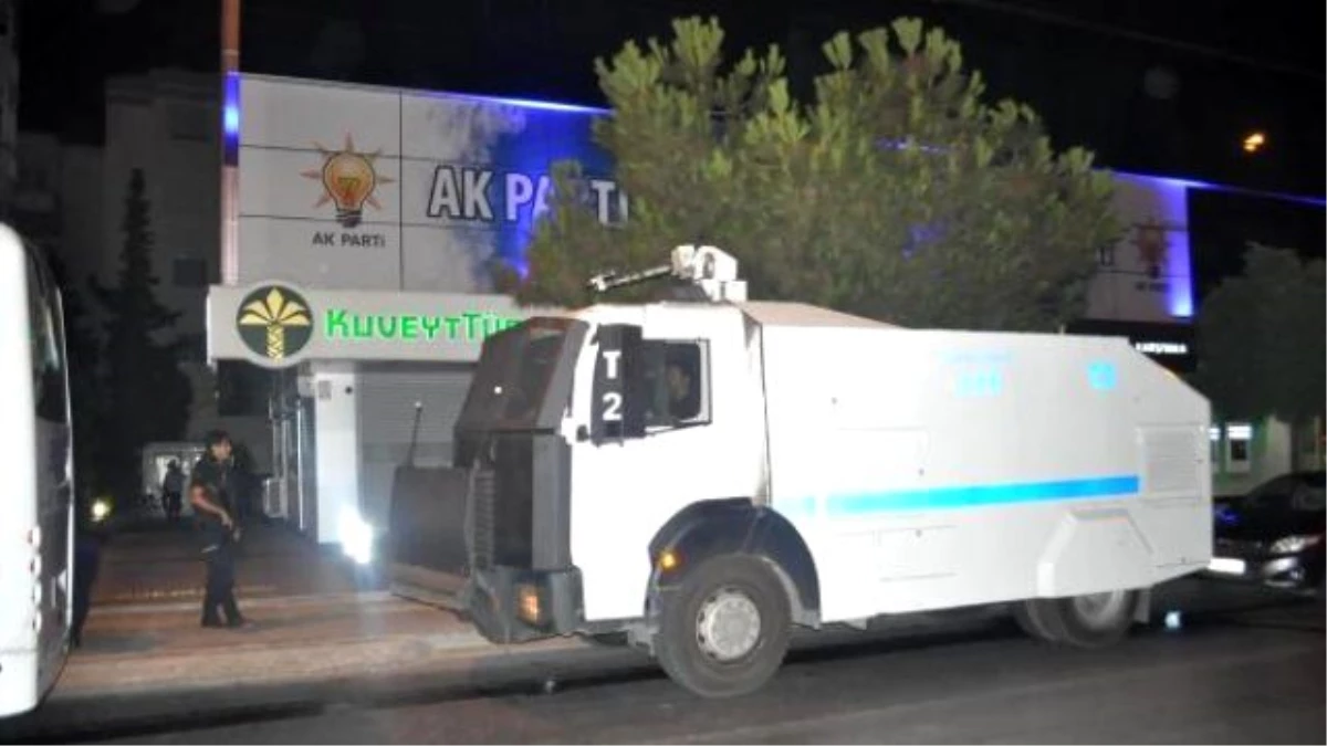 AK Parti İlçe Binasına Ses Bombası Atıldı