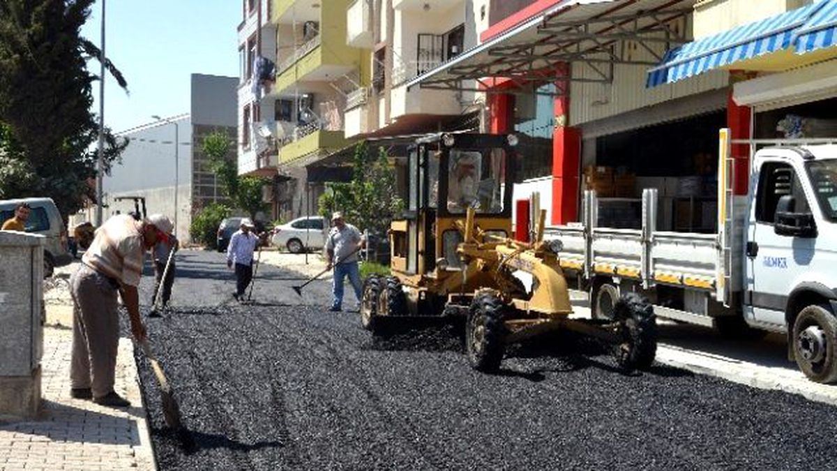 Akdeniz Belediyesi\'nin Asfalt Çalışmaları Sürüyor
