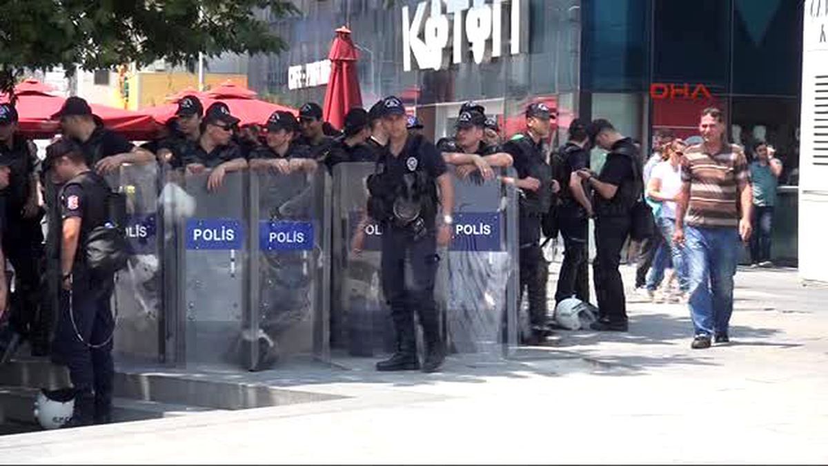 Bursa - Hdp\'lilerin Basın Açıklamasında Koruma Önlemi