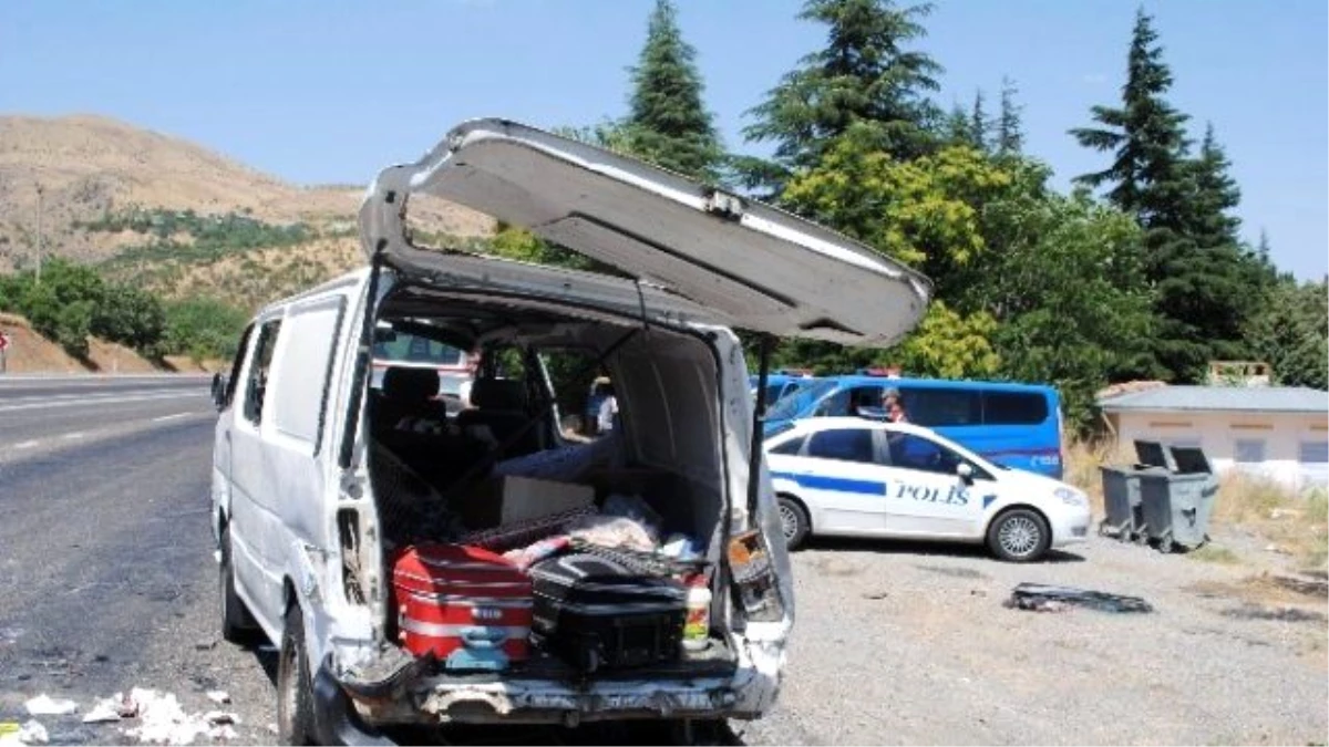 Elazığ\'da Trafik Kazası: 1 Ölü, 2 Yaralı